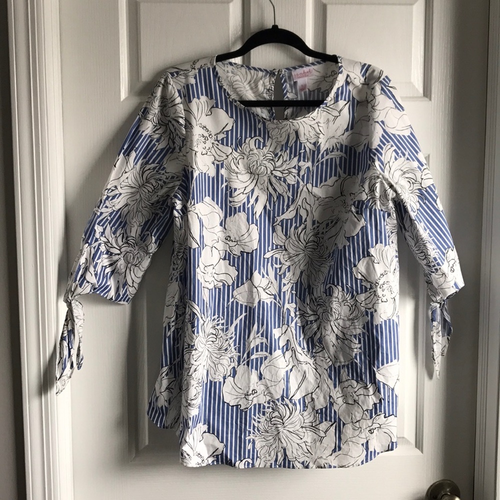Isabel maternity top size large.